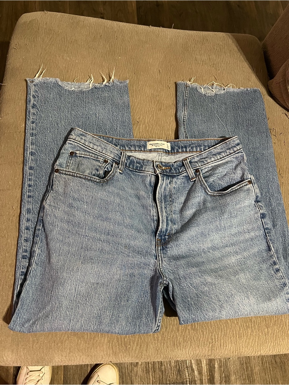 Abercrombie & Fitch The '90s Relaxed Jean High Rise Denim